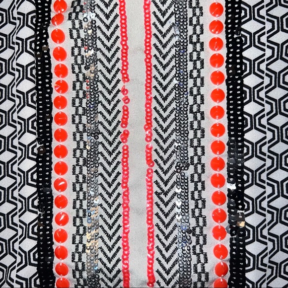 Express Medium V-Neck Spaghetti Strap - Picture 5 of 6